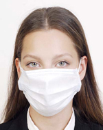 Foto com máscara cobrindo parte do rosto